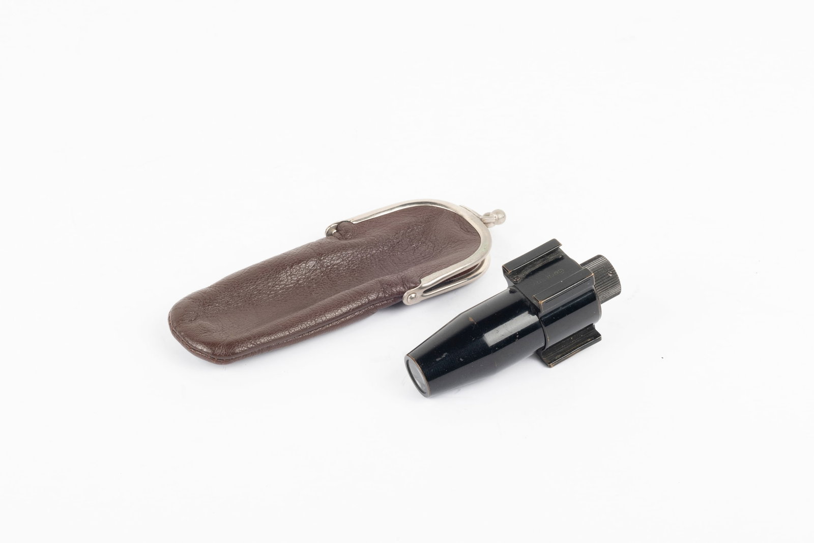 Universal Torpedo Viewfinder VISOR: Universal Torpedo Viewfinder VISOR, circa 1931, with framelines for 35mm, 50mm and 135mm lenses, with early Leitz leather purse.Condition: Excellent