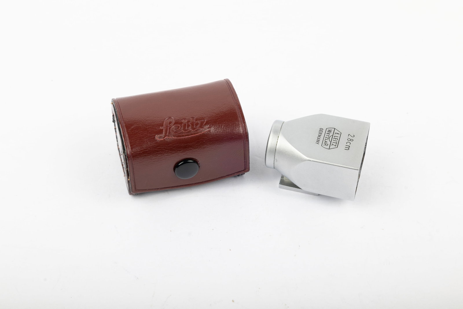 2,8cm Brightline Viewfinder SLOOZ: 2,8cm Brightline Viewfinder SLOOZ, in silver chrome finish, in its red leather case. Condition: Near Mint