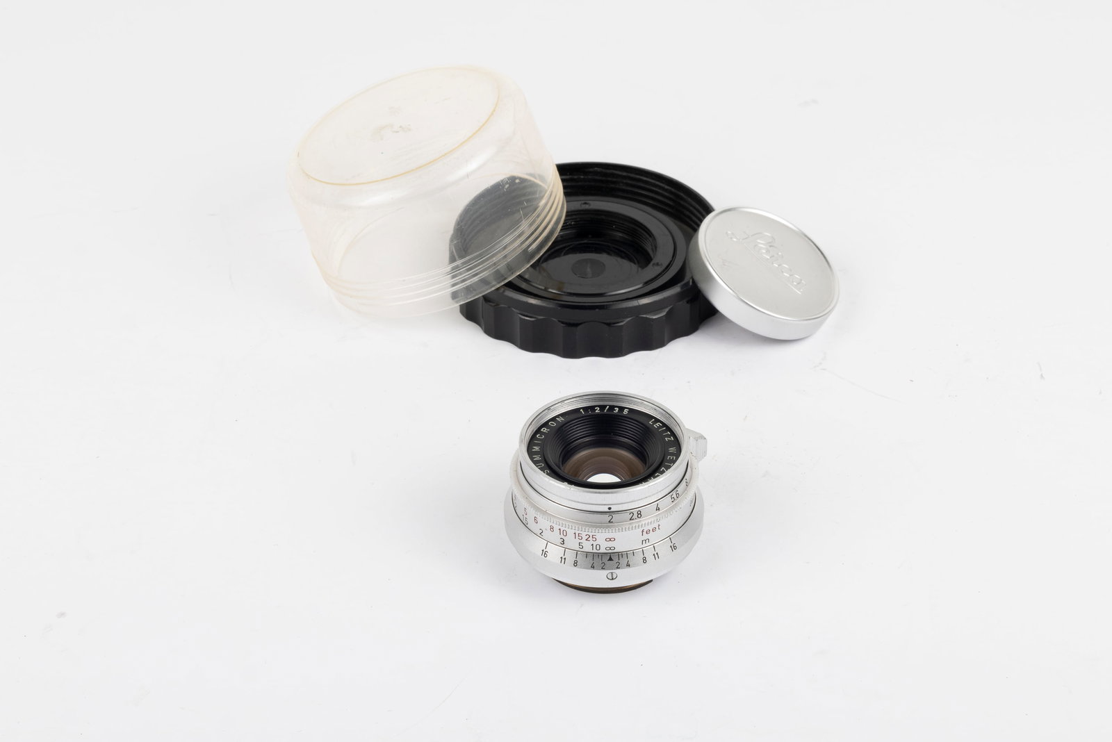 35mm Summicron f2 Wetzlar Nr. 1686248: 35mm Summicron f2 Wetzlar Nr. 1686248, in original Leica screw mount, in its display container with front cap. Recently serviced.Condition: Excellent +