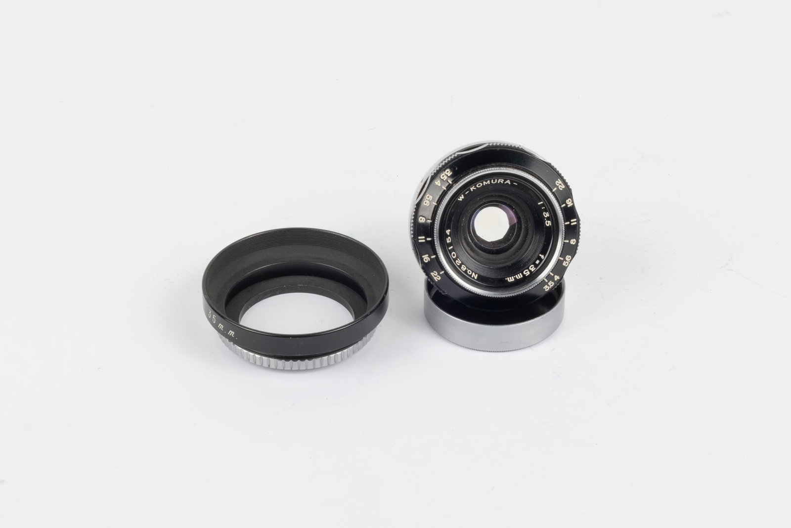 Sankyo Koki W-Komura 35mm f3,5: Sankyo Koki W-Komura 35mm f3,5 lens Nr. 820154, in original Leica screw mount and apparently mis-engraved twice: "W-Komura-" and "l:3.5" rather than "F:3.5" With original lens shade and rear cap