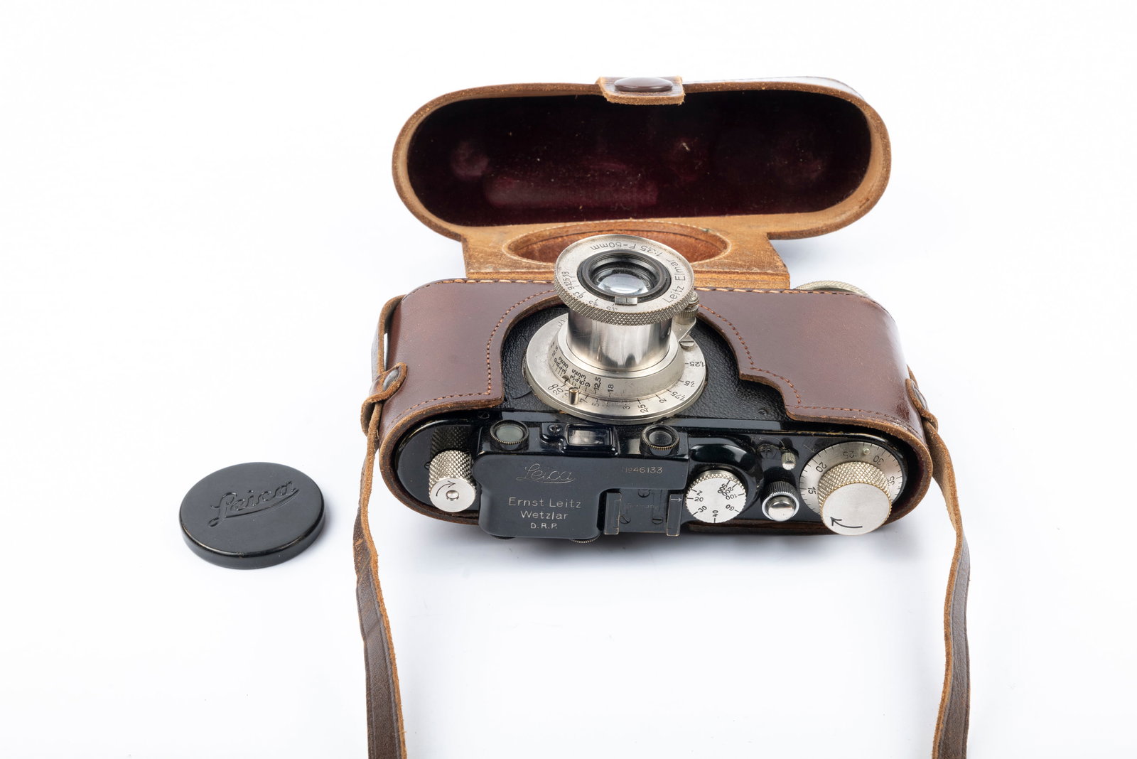 Leica I-II conversion, Nr. 46133: Leica I-II conversion, Nr. 46133 with 50mm Elmar f3,5 (no serial number) in nickel finish, in ever-ready case ESNAR and original velvet-lined metal lens cap.Condition: Excellent + overall