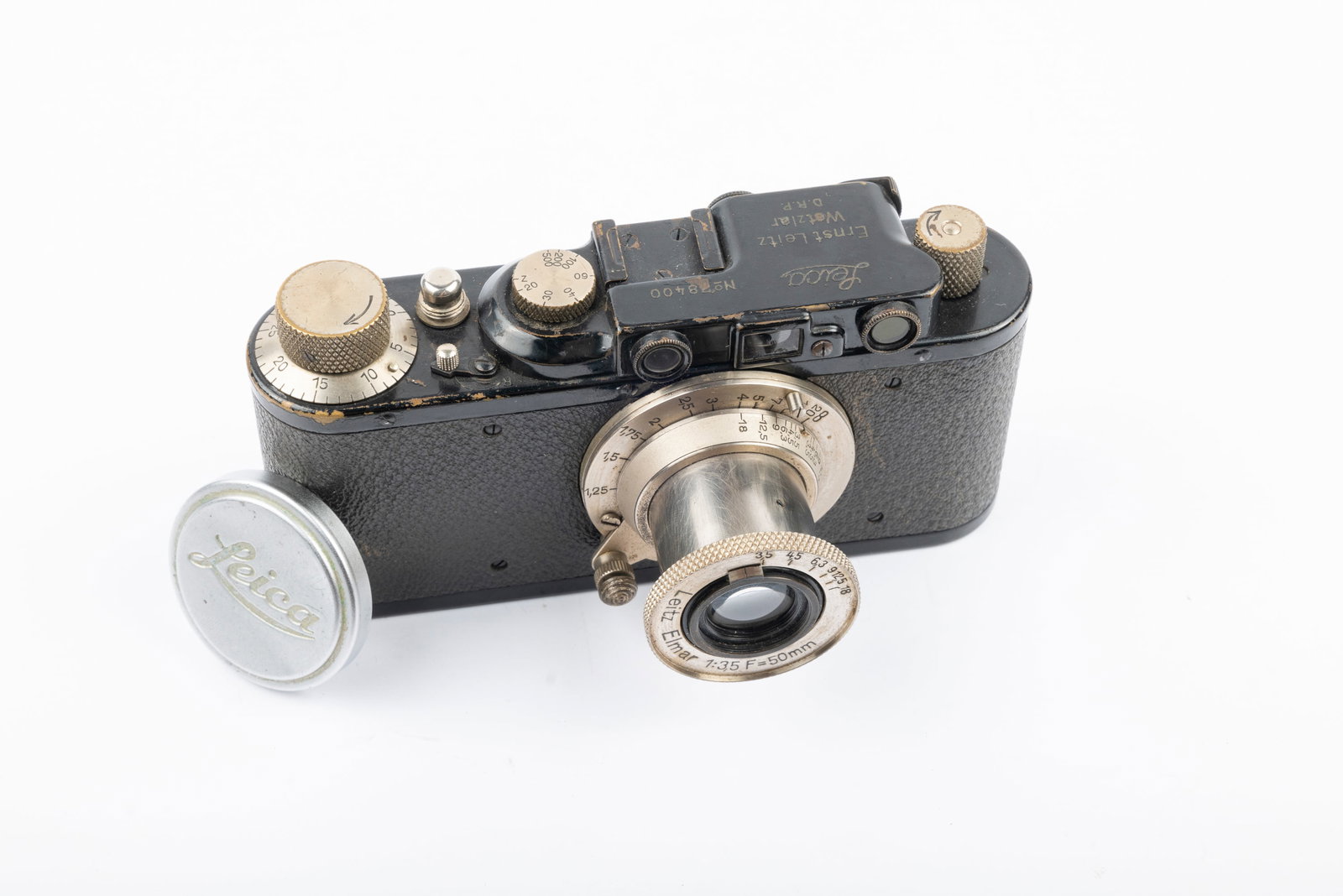 Leica II Nr. 78400: Leica II Nr. 78400, made in 1932, with 50mm Elmar f3,5 Nr. 145708. Working, with some overpainting and a beautiful patina.Condition: Very Good