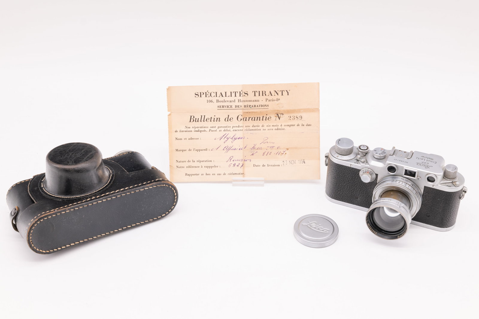 Leica IIIc Nr. 380137: Leica IIIc Nr. 380137 with 50mm Summitar f2 Nr. 562655, delivered in 1941, and with "Service des Réparations" certificate dating from November 23, 1954. With black pigskin ever-ready case. With Metra
