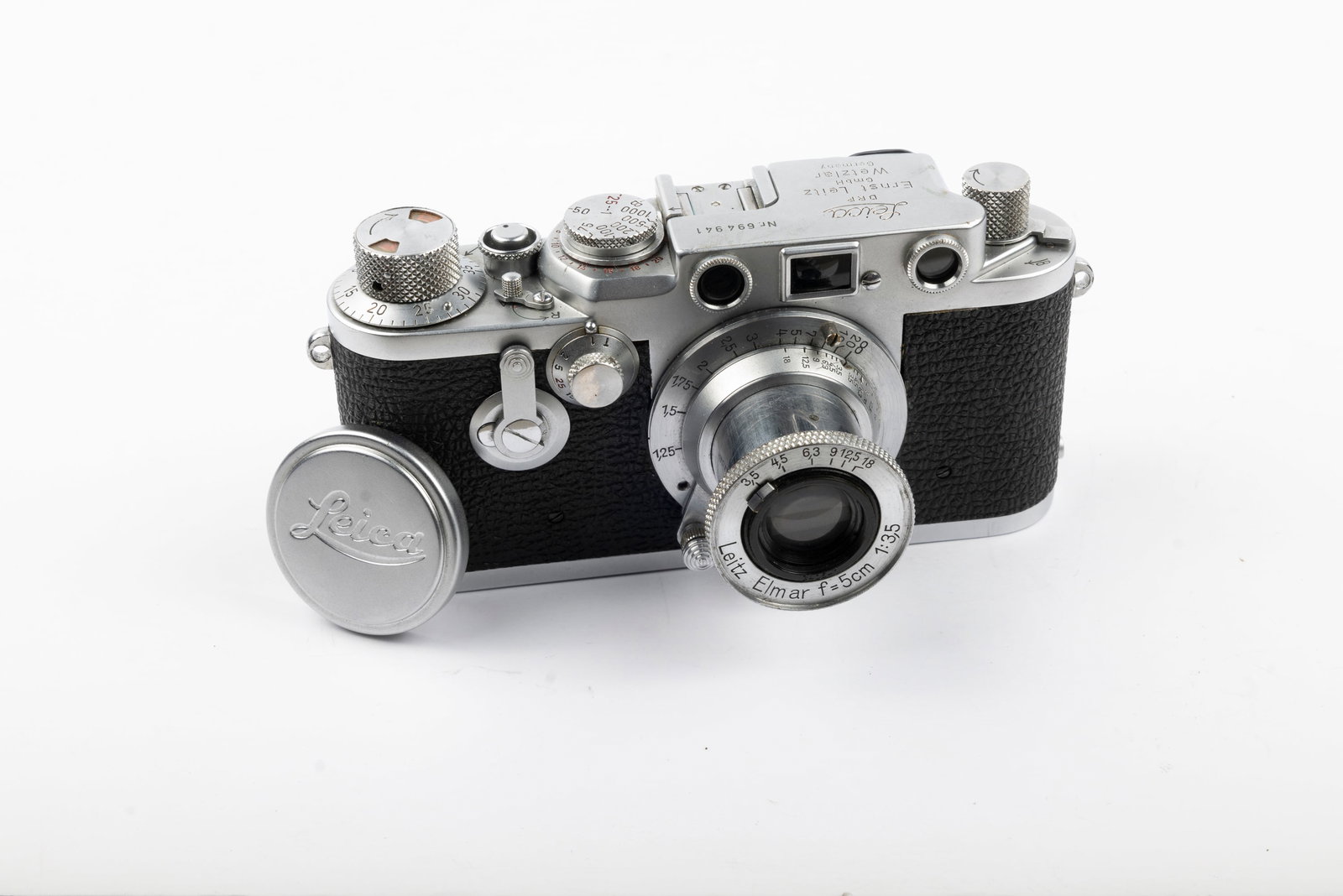 Leica IIIf Red Dial Self-Timer: Leica IIIf Red Dial Self-Timer Nr. 694941 with 50mm Elmar f3,5 Nr. 340541 with original lens cap. The camera shutter and rangefinder are working well, and the lens has haze appropriate to its age. Wit
