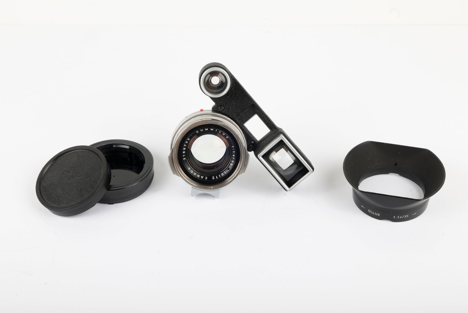 35mm Summilux-RF f1,4 “Steel Rim": 35mm Summilux-RF f1,4 “Steel Rim” Nr. 2166700 with lens shade OLLUX, UVa filter and caps. Made for the Leica M3 camera. Rare and very pretty.Condition: Excellent ++