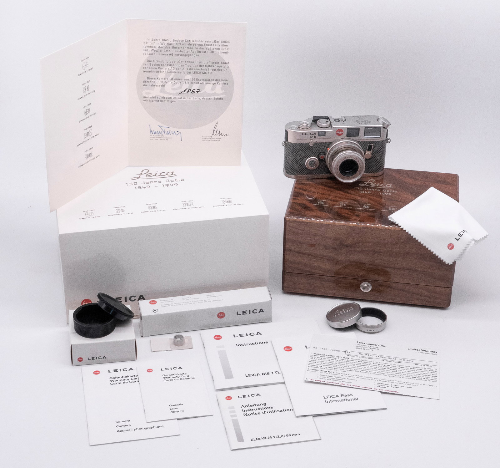Leica M6 Platinum “150 Jahre Optik": Leica M6 Platinum “150 Jahre Optik 1849-1999” set Nr. 1857/1999, with M6 Platinum Nr. 2490008 and 50mm Elmar-M f2,8 in matching platinum finish. All packaging and literature are included, and 
