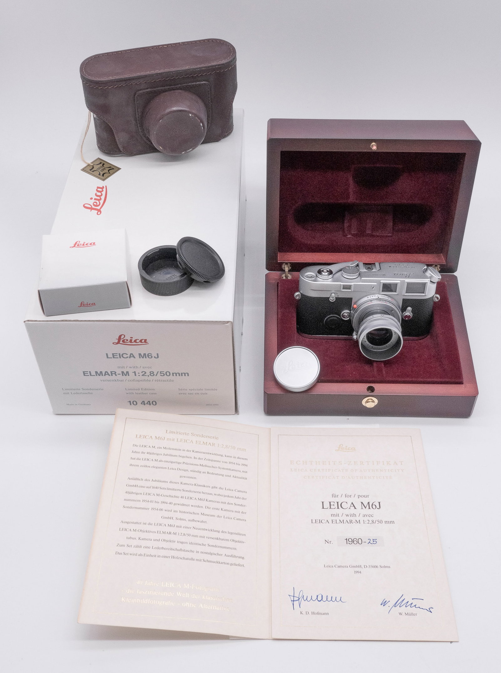 Leica M6J #25: Leica M6J 40th Anniversary Special Edition set Nr. 1960-25, with 50mm Elmar-M f2,8 Nr. 1960-25. Created to celebrate 40 years of Leica M photography, this is one of only 1640 cameras made in 1994. Com
