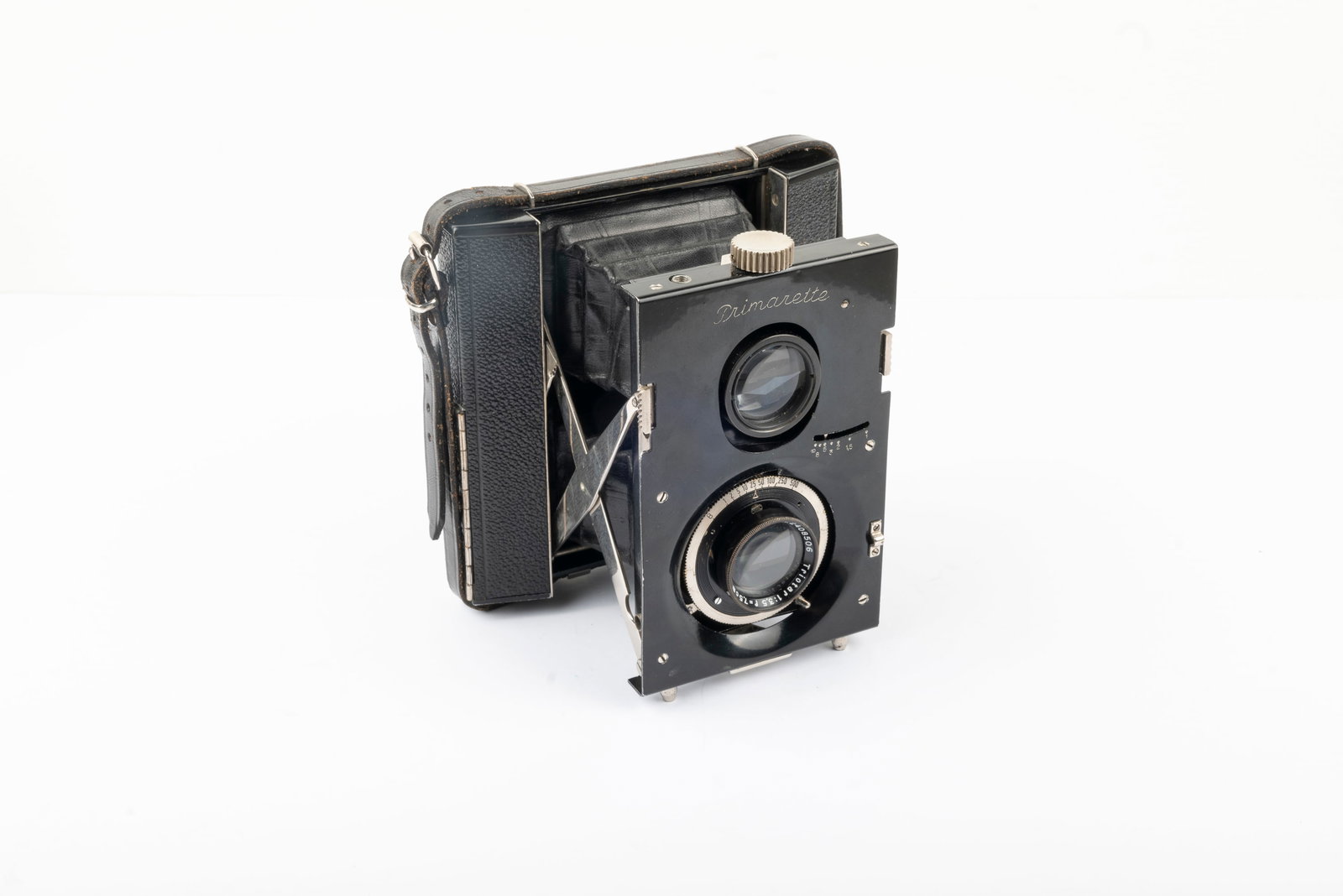 Bentzin Primarette: Bentzin Primarette Nr. 1030. Made in Görlitz, Germany by Curt Bentzin, this 4 x 6,5twin-lens strut folding camera was made for 127 roll film, circa 1933. With 75mm Carl Zeiss Jena Triotar f3,5 Nr. 24
