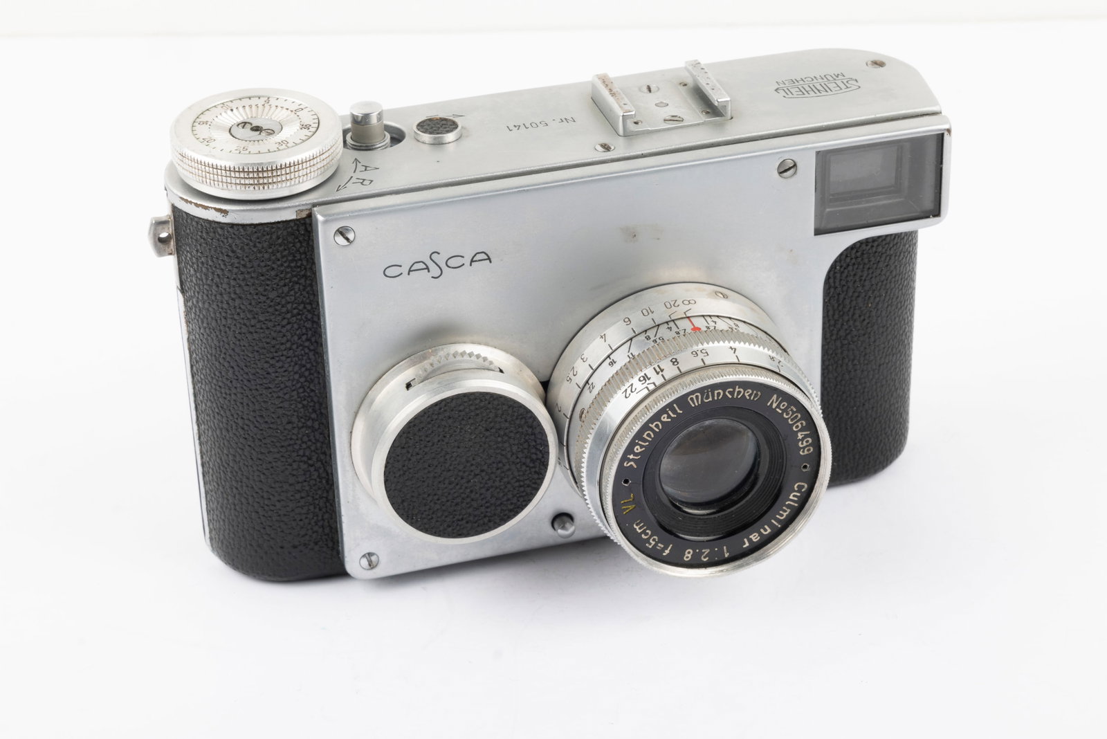 Steinheil-Munchen Casca I: Steinheil-Munchen Casca I Nr. 50141 with 50mm Stenheil-München Culminar f2,8 VL Nr. 506499. Introduced in 1948, the Casca cameras were advanced for their time, with an unmistakable design.