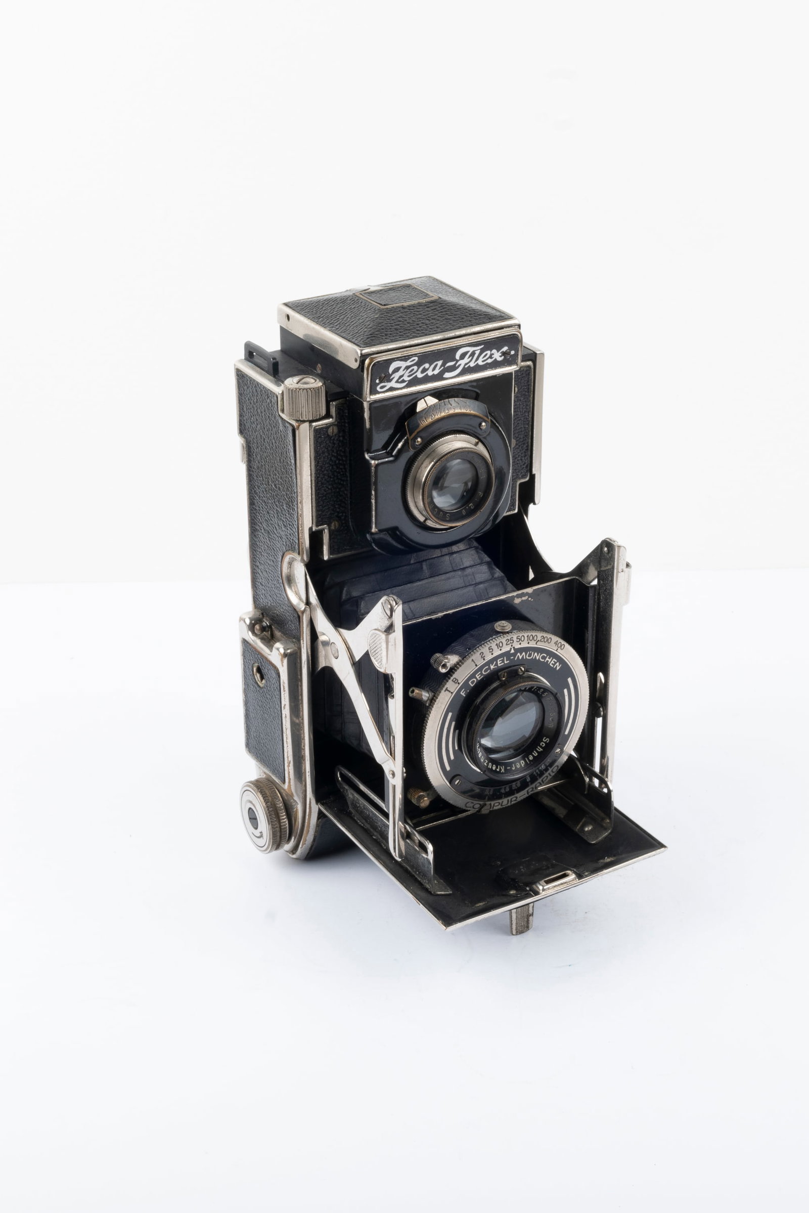 ZEH Zeca Flex: ZEH Zeca Flex Nr. W. 1001 with Schneider-Kreuznach 75mm Xenar f3,5 taking lens Nr. 978194. Made by Paul Zeh in Dresden, Germany, circa 1937, these cameras are rare, and this example is working.
