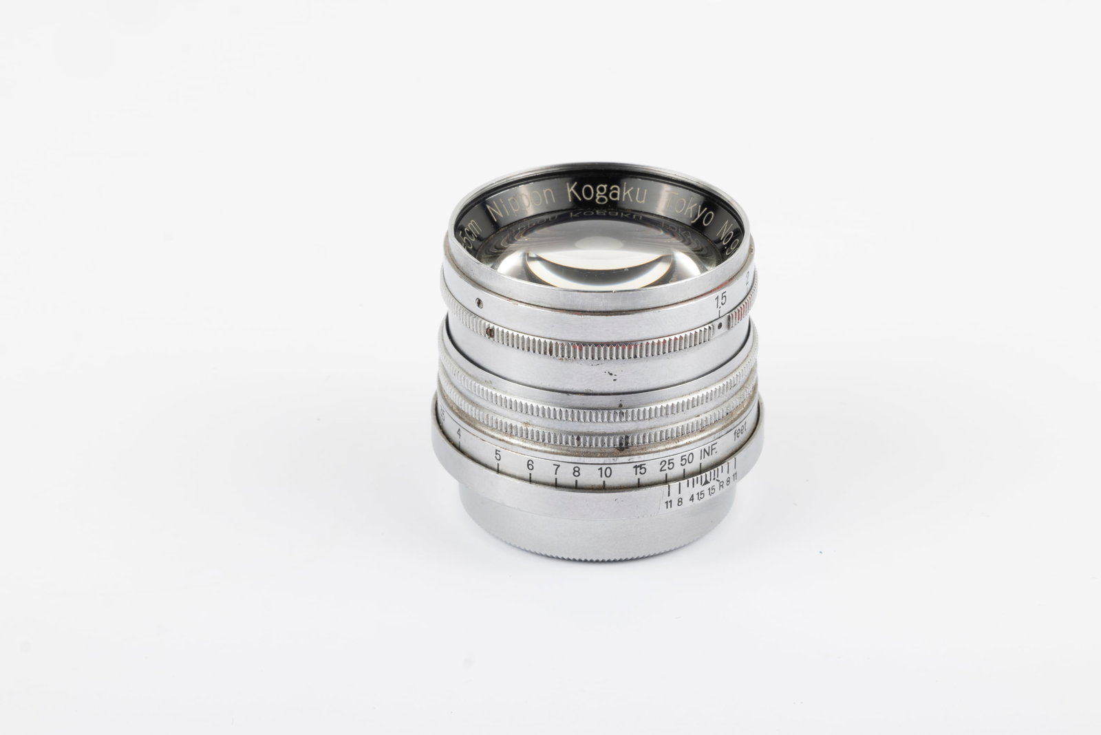 50mm Nikkor-S.C Tokyo f1,5: 50mm Nikkor-S.C Tokyo f1,5 Nr. 90579 in original Leica screw mount. A very rare lens; only about 300 appear to have been made. There is dent at the very front of the lens and a small scratch on the