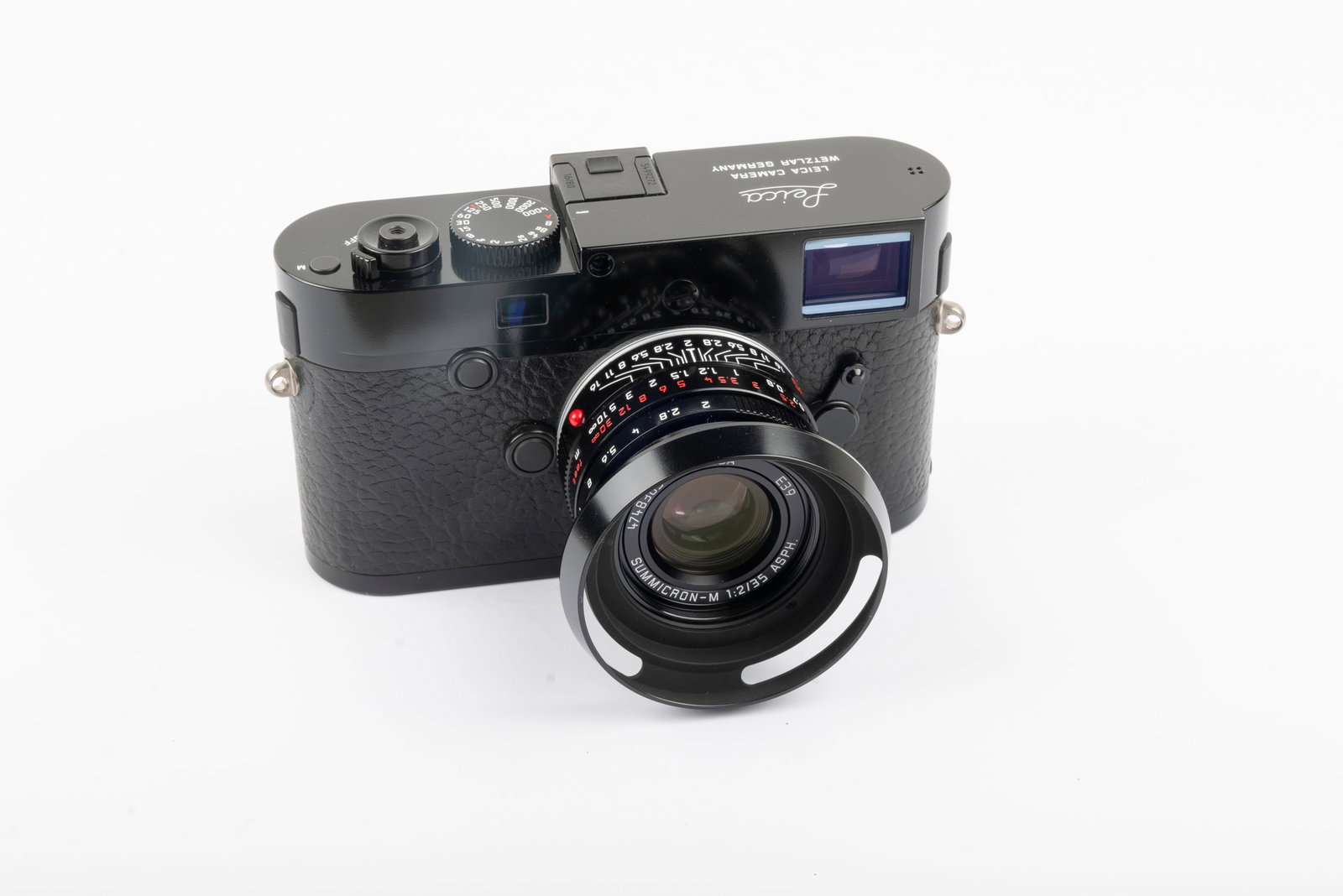 Leica M Monochrom "Your Mark" Special Edition: Leica M Monochrom "Your Mark" Special Edition Set Nr. 9018402, complete in all packaging. This handsome set, made in 2019, includes the Leica M Monochrom (Typ 246) Nr. 5499272 in glossy black paint fi