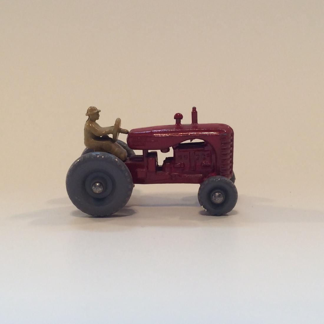 LESNEY Matchbox Vintage No.4B V1 Massey Harris: LESNEY Matchbox Vintage No.4B V1 Massey Harris Farm Tractor NEAR MINT. GREY METAL WHEELS NO FENDERS EXCELLENT NEAR MINT CONDITION MADE IN ENGLAND.