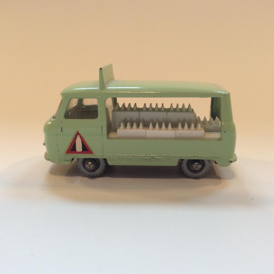VINTAGE 1961 LESNEY MATCHBOX #21 COMMEER BOTTLE MILK: RARE - DOUBLE BOTTLE MODEL. Most of these have a COW graphic on the door panel - this has the MILK BOTTLE on both sides. Very RARE ! VINTAGE 1961 LESNEY MATCHBOX #21 COMMEER BOTTLE MILK FLOAT IN EXCEL