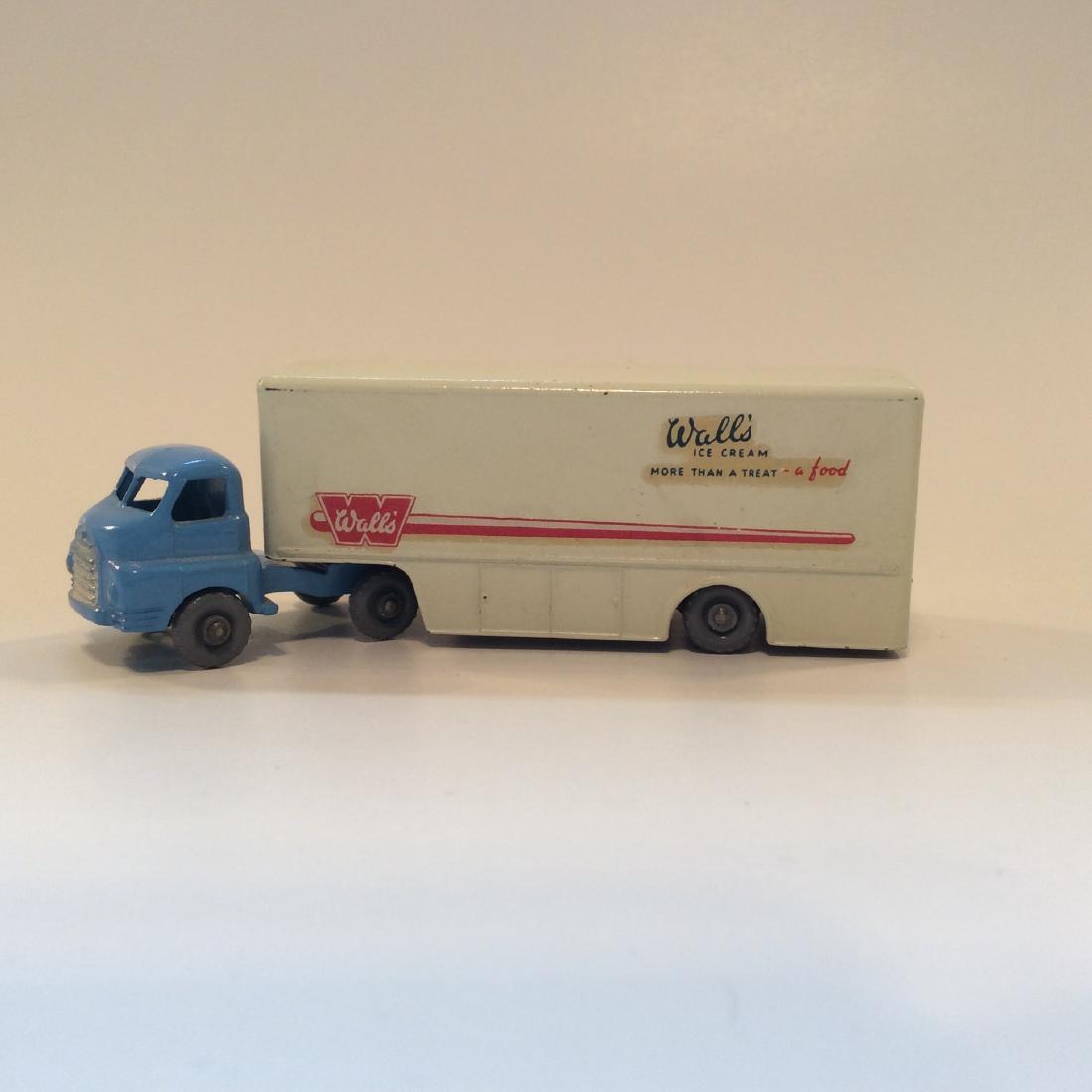 Vintage Matchbox Lesney #2 Wall's Ice Cream Truck: Vintage Matchbox Lesney No.2 Bedford Articulated Wall's Ice Cream Truck. 1958. Grey Wheel. Wonderful condition.