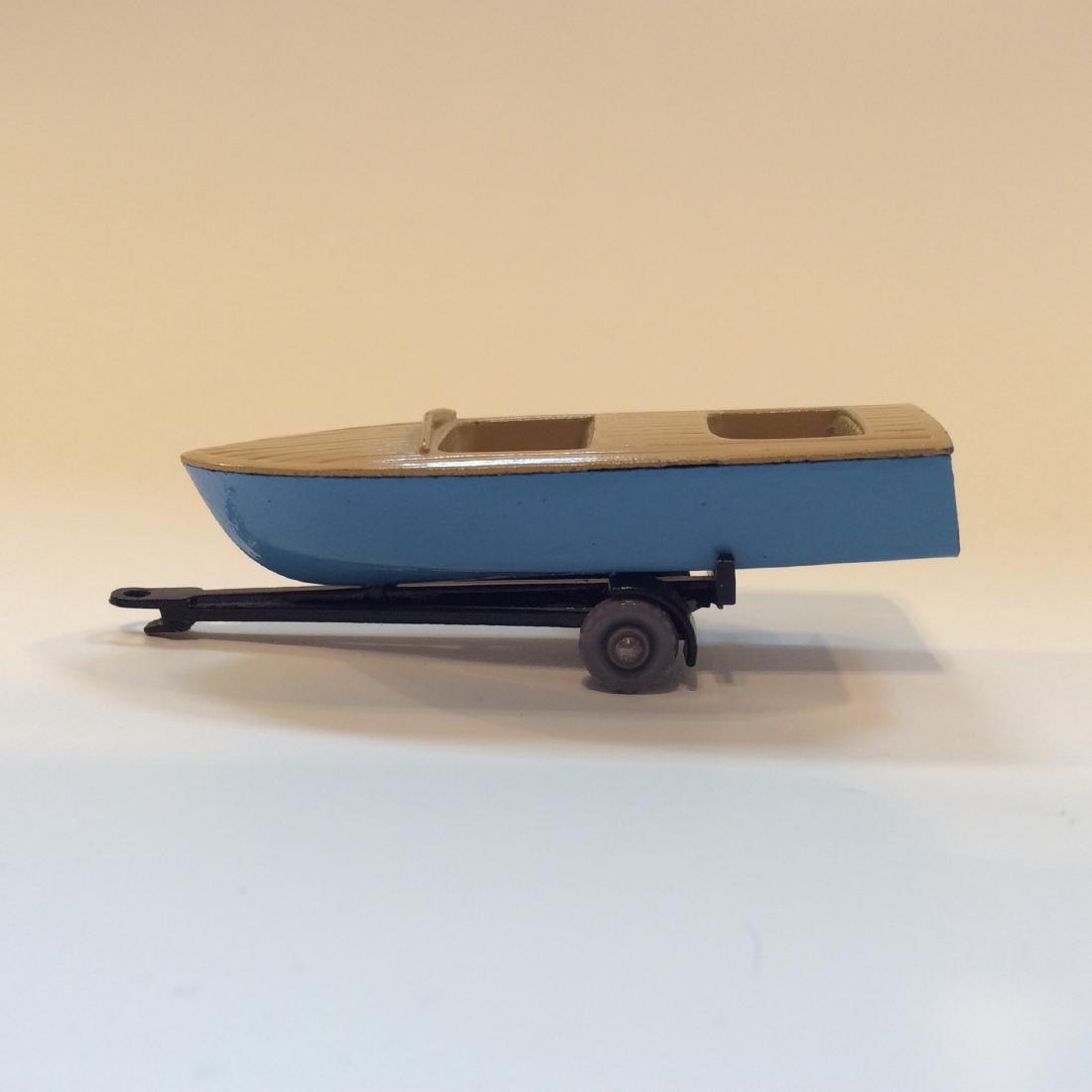 Vintage 1950s MATCHBOX LESNEY Meteor Sportsman Boat MK: Vintage 1950s MATCHBOX LESNEY Meteor Sportsman Boat MK II No 48 Made in England complete with trailer which is always missing from many collections. Grey Wheel.