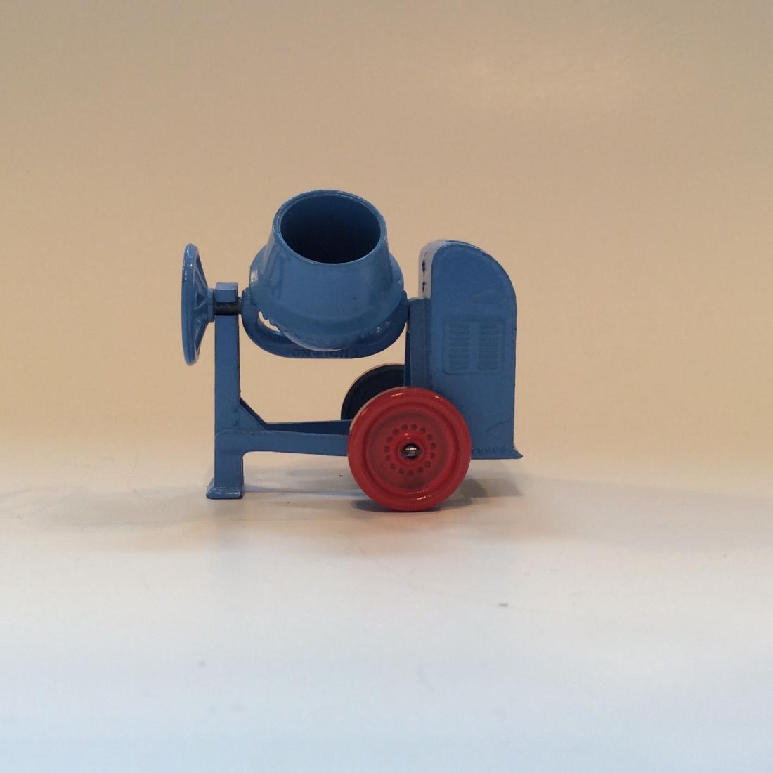 VINTAGE LESNEY No.3 CEMENT MIXER WITH RARE RED WHEELS: VINTAGE LESNEY MATCHBOX CEMENT MIXER WITH RARE RED METAL WHEELS. Vintage Lesney Matchbox #3-A Cement Mixer Metal Wheels 1953. Mixing Drum Rotates Up and Down, Crimp and Ball Axle