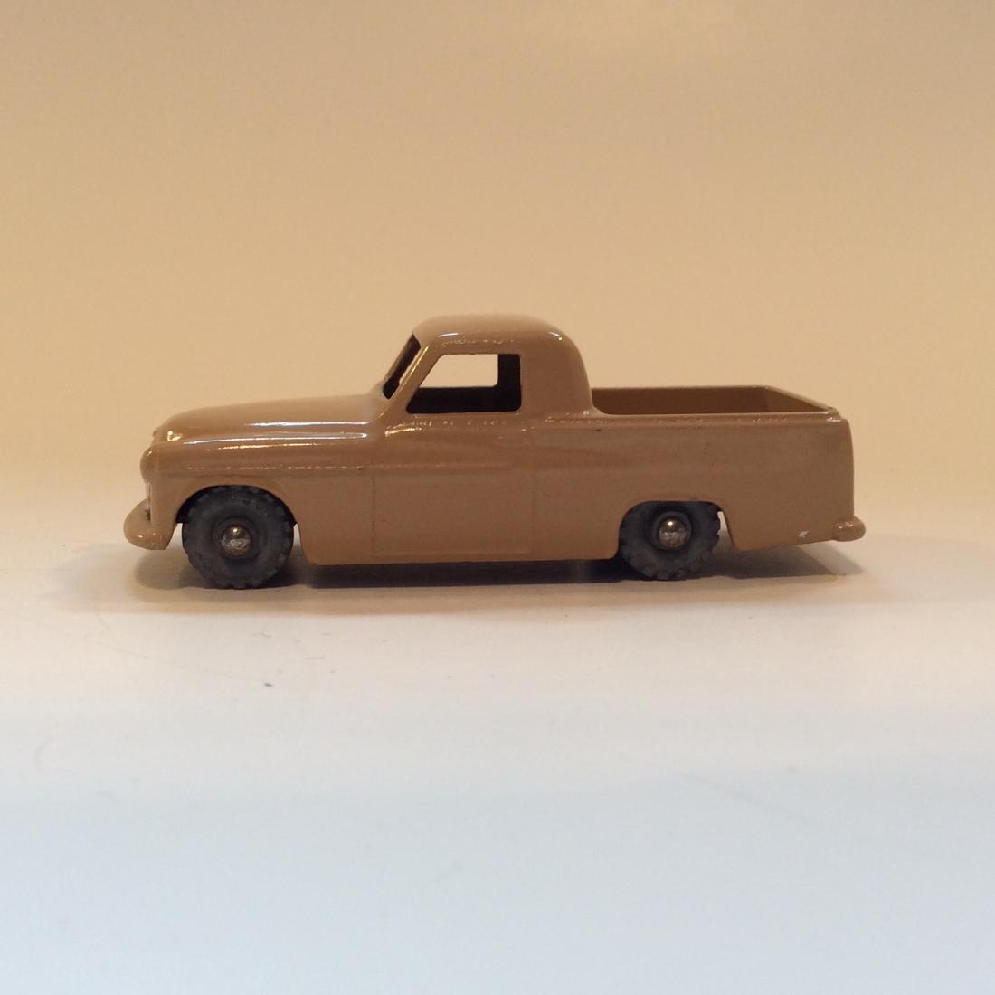 Lesney Matchbox Commer Pick-up MK VIII #50: Lesney Matchbox Commer Pick-up MK VIII No.50 Nice near mint condition with grey wheels.