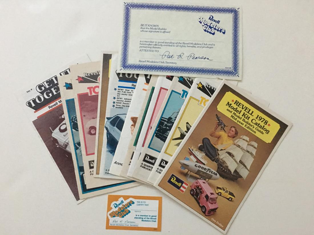REVELL MODELERS CLUB CERTIFICATE AND MAGAZINES: VINTAGE MAGAZINES FROM THE 1970s AND REAL COLLECTOR MEMBERSHIP CARD