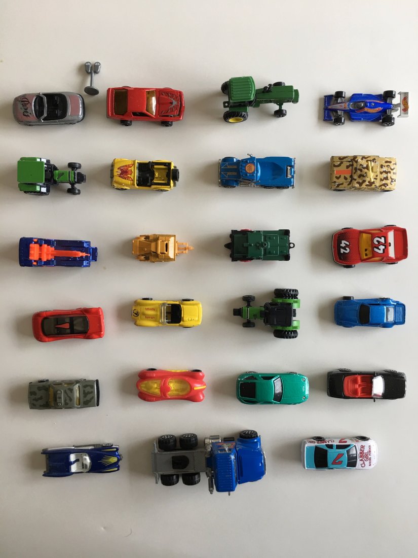 23 HOT WHEELS CAR SET BY MATTEL PLUS OTHERS: 23 HOT WHEELS CAR SET BY MATTEL PLUS OTHERS. YOU GET ALL 23 CARS including the 1988 sports car, 1991 truck, 1992 formula race car, 1981 peterbuilt, 1978 porsche and more ! Also includes some very coll