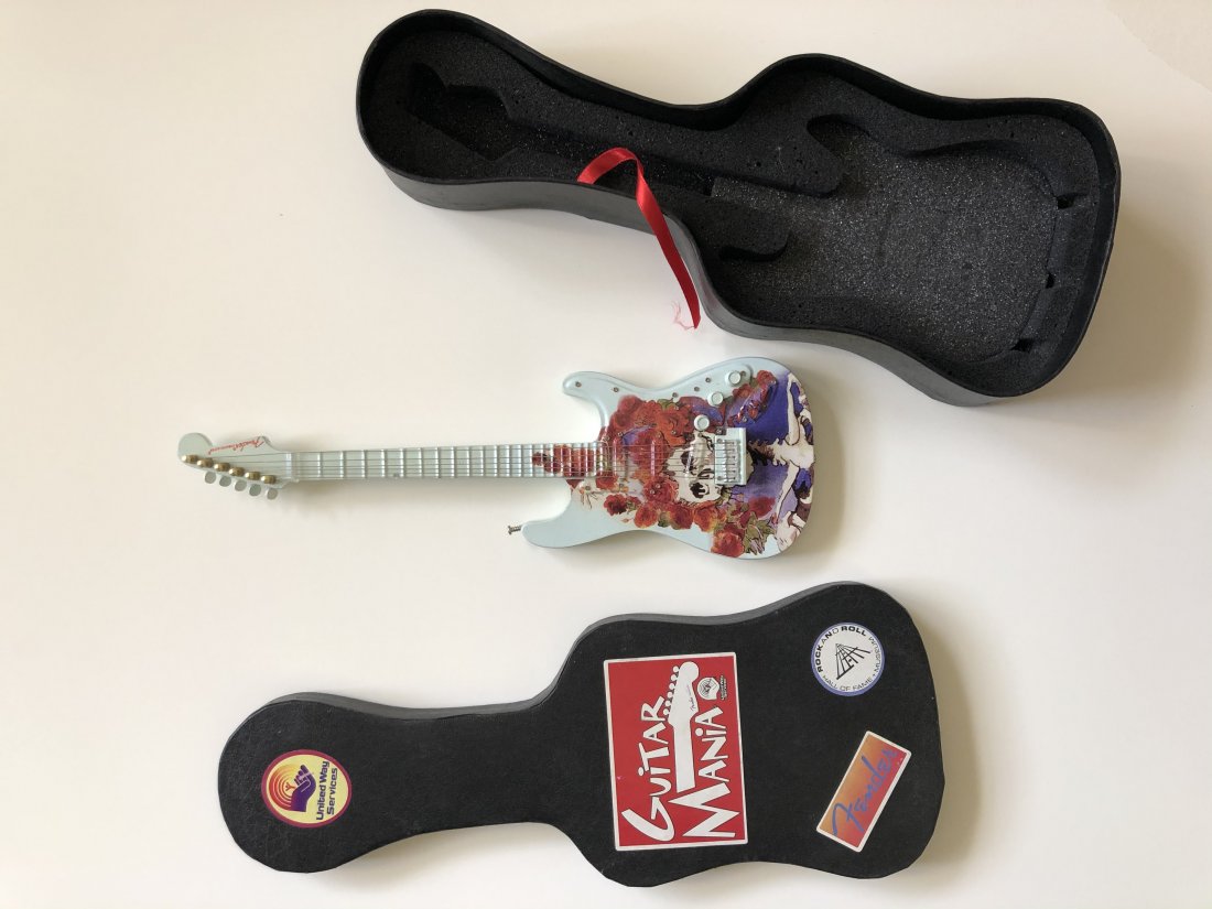 TWO GUITARMANIA GRATEFUL DEAD MINI COLLECTOR GUITARS: TWO GUITARMANIA GRATEFUL DEAD MINI COLLECTOR GUITARS. Cat Under The Stars and Skull and Roses. Complete with mini-cases and all paperwork. fro 1978 and 2003 ! ! Vintage guitars about 11 inches tall. G