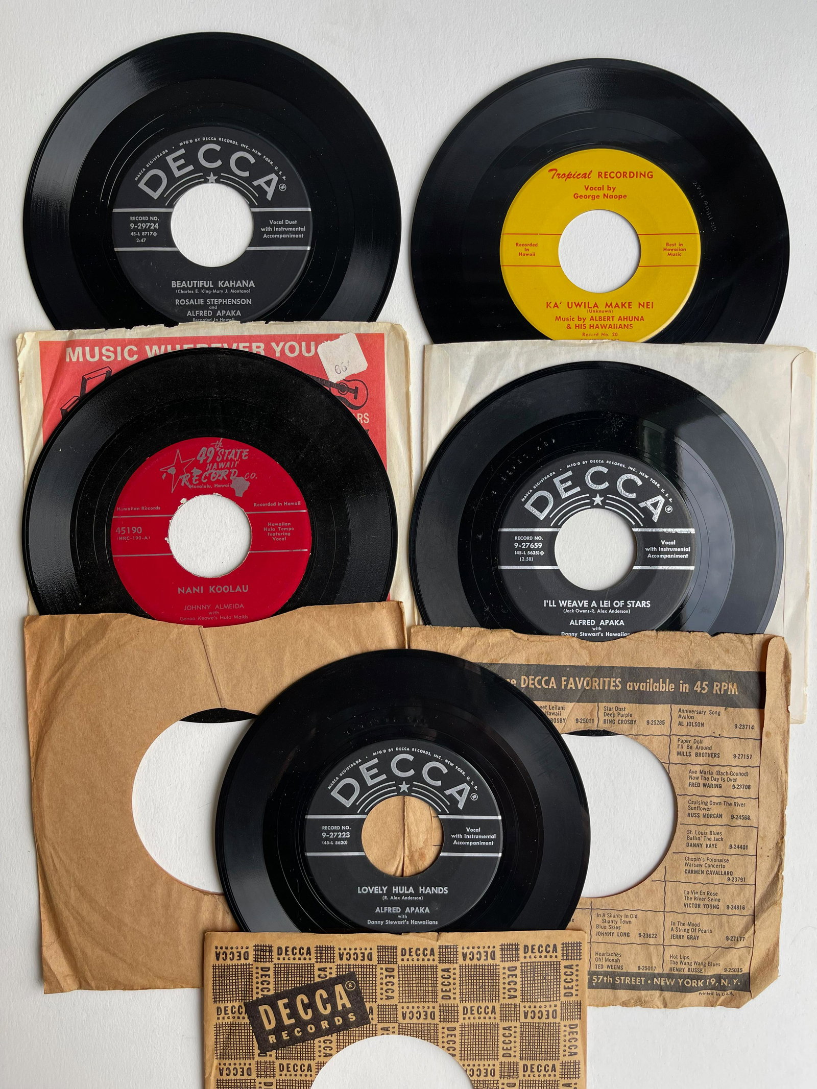 ALFRED APAKA HAWAIIN 45s: Alfred Apaka With Rosalie Stephenson - Ke Kali Nei Au (The Hawaiian Wedding Song)Label:Decca - 9-29724 - Rare tropical recording #20 Albert ahuna - Johnny Almeida 49th State Hawaiin aRecord Company #4