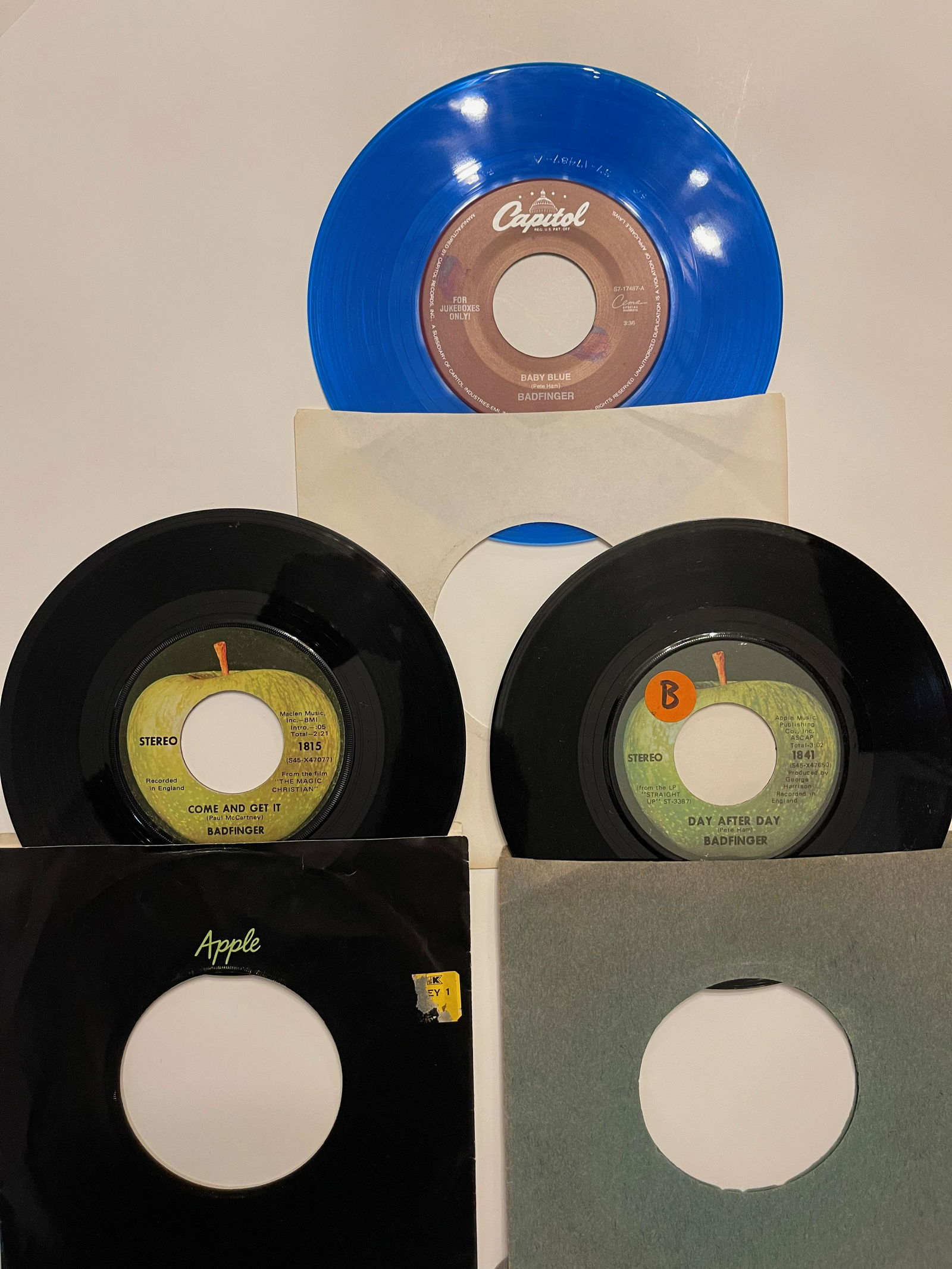 BADFINGER SET #3: Jukebox version Badfinger - Baby Blue / Day After DayLabel:Capitol Records - S7-17487, CEMA Special Markets - S7-17487Format:Vinyl, 7", 45 RPM, Jukebox, Blue Translucent - Badfinger - Come And Get ItL