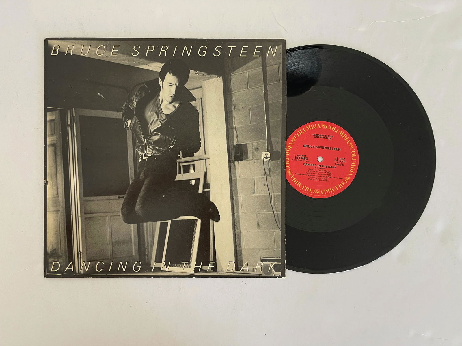 BRUCE SPRINGSTEEN - DANCING IN THE DARK (1 of 2)