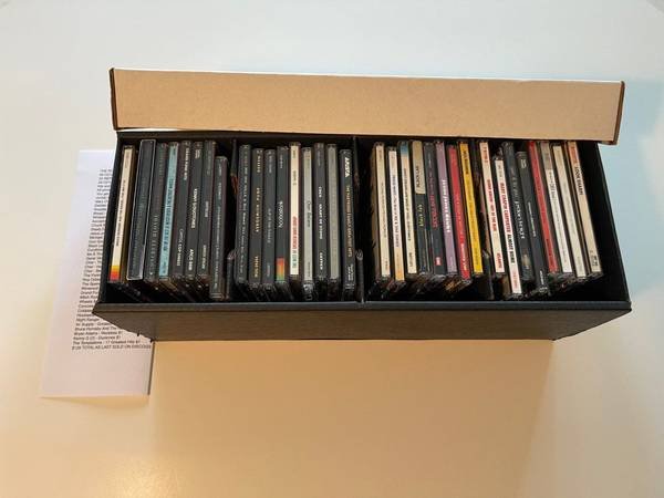 THE ROCKING BOX OF COUNTRY CDs (1 of 1)