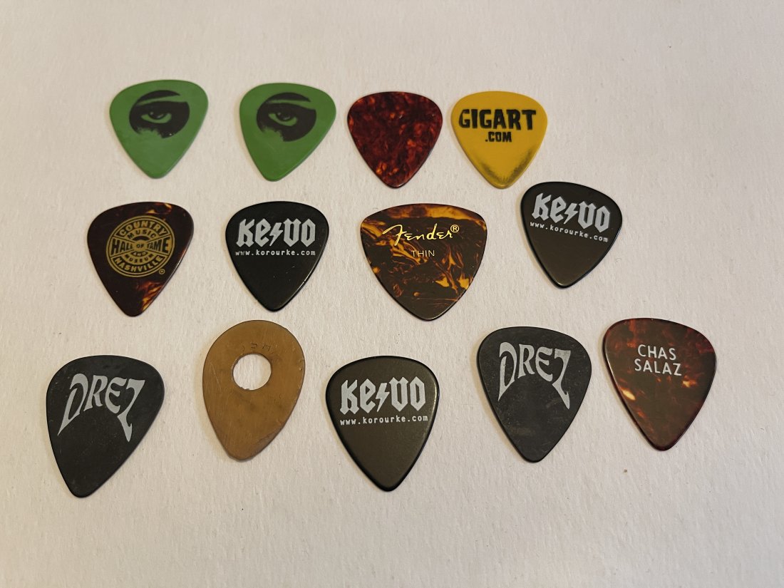 VINTAGE guitar pick collection (1 of 1)