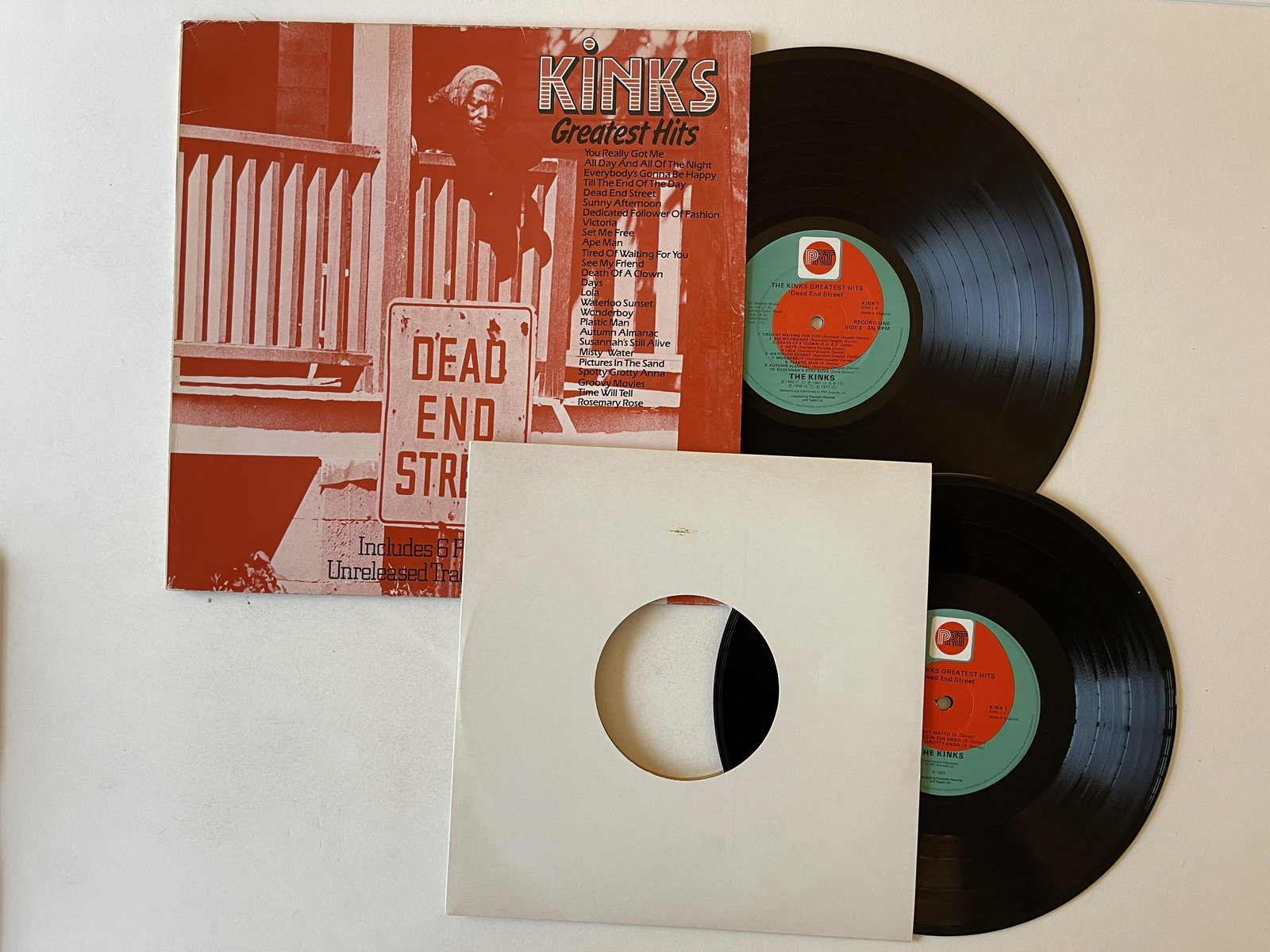 The Kinks - The Kinks Greatest Hits - Dead End Street includes an album and a extra 10", EP, Bonus (1 of 1)