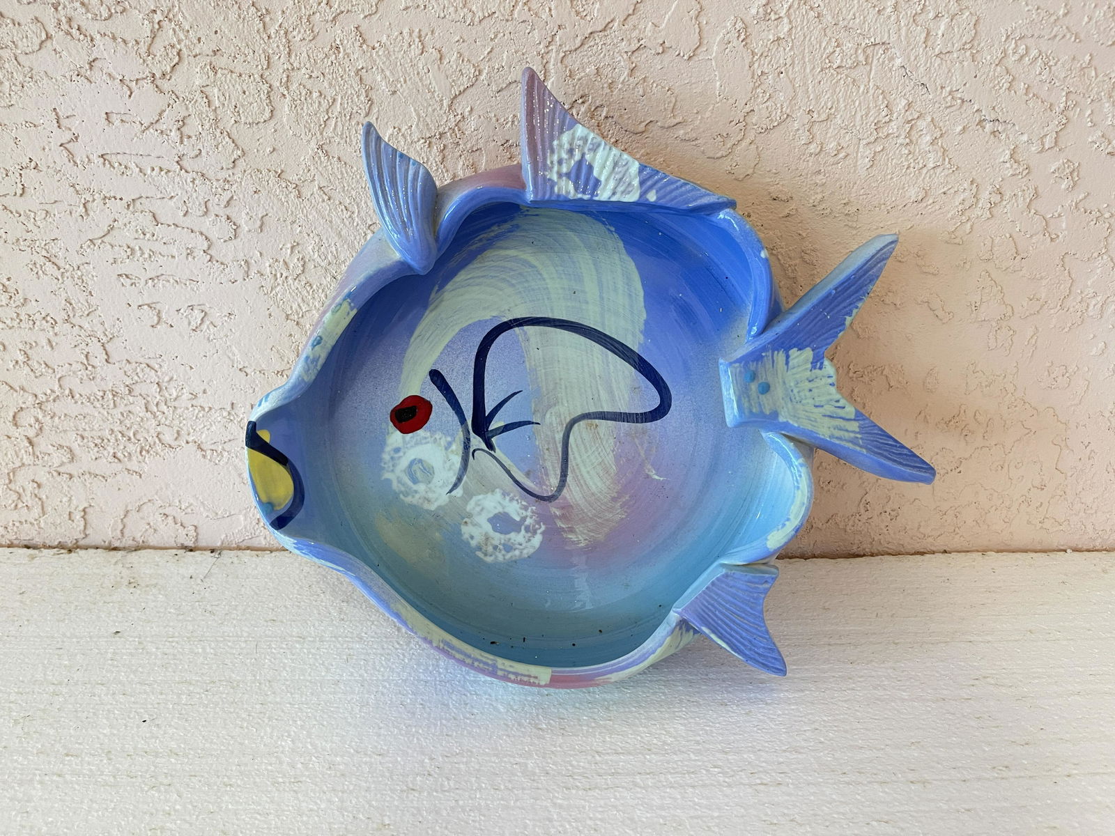 JIM RICE SIGNED FISH PLATTER: Signed by the artist. From his New Generation Fish collection. Unique fish design that will be sure to make you smile. In the case where you have won art that is framed, PashCo offers an unframing ser