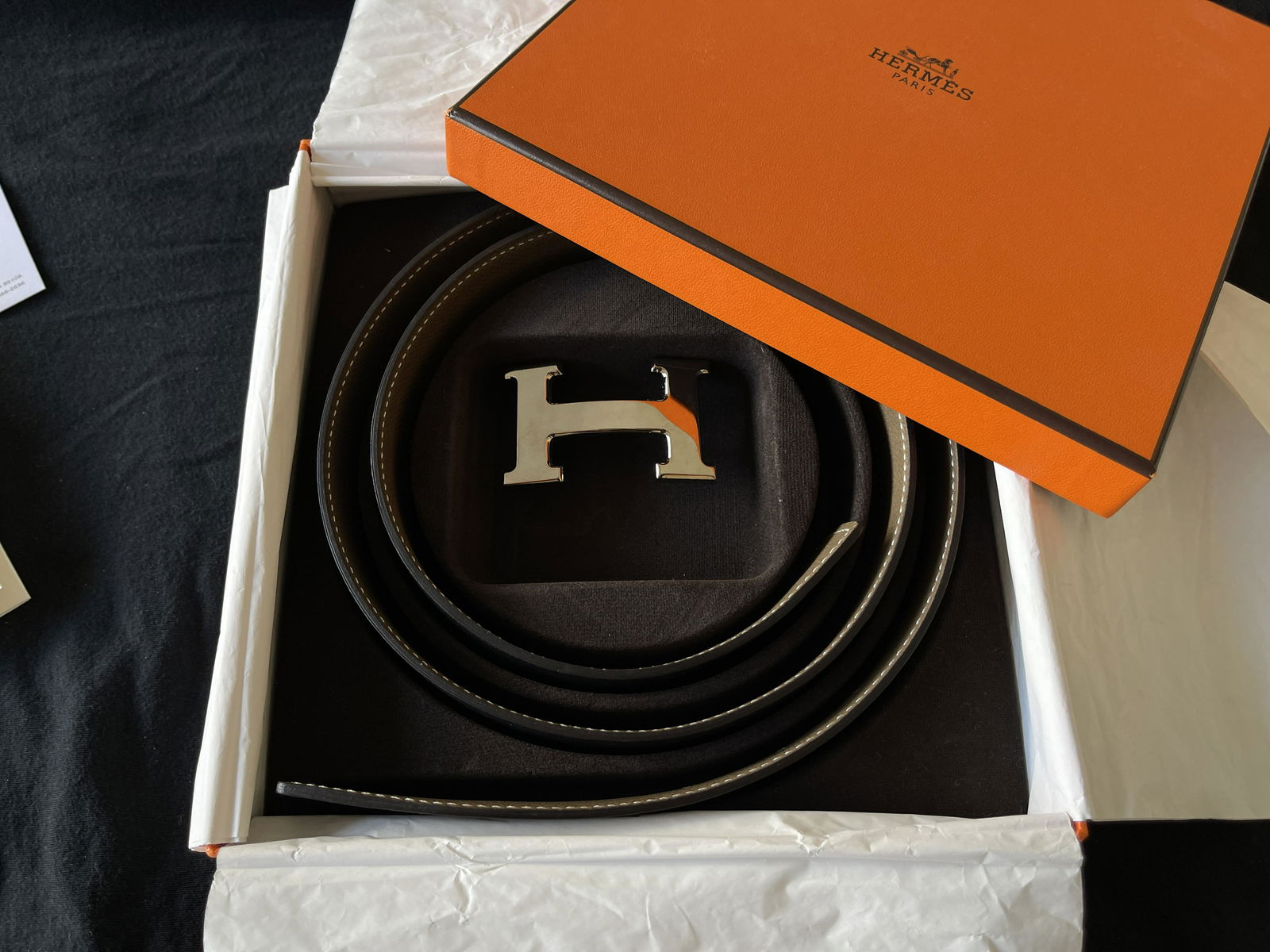 VINTAGE HERMES WOMENâ€™S BELT in Box with all paperwork: VINTAGE HERMES WOMENâ€™S BELT in Box with all paperwork. The receipt states F-32(Female 32?). The actual leather is 43 inches tip to tip. Picture added to show stamp on belt:95 T CM 130 Hermes Pa
