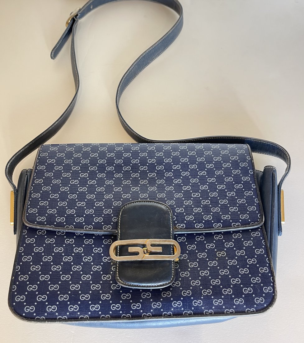 GUCCI NAVY HANDBAG (1 of 6)