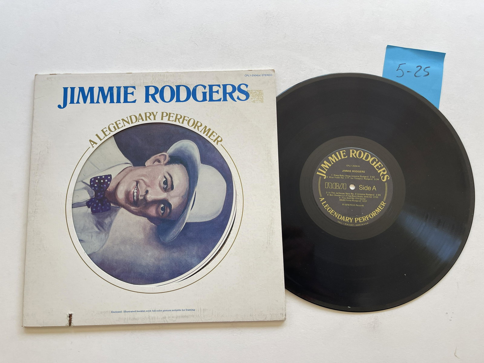 Jimmie Rodgers - Jimmie Rodgers - A Legendary Performer - WITH booklet insert: Jimmie Rodgers - Jimmie Rodgers - A Legendary Performer. WITH booklet insert.Label:RCA - CPL1-2504(e)Format:Vinyl, LP, Compilation, Stereo, die-cut