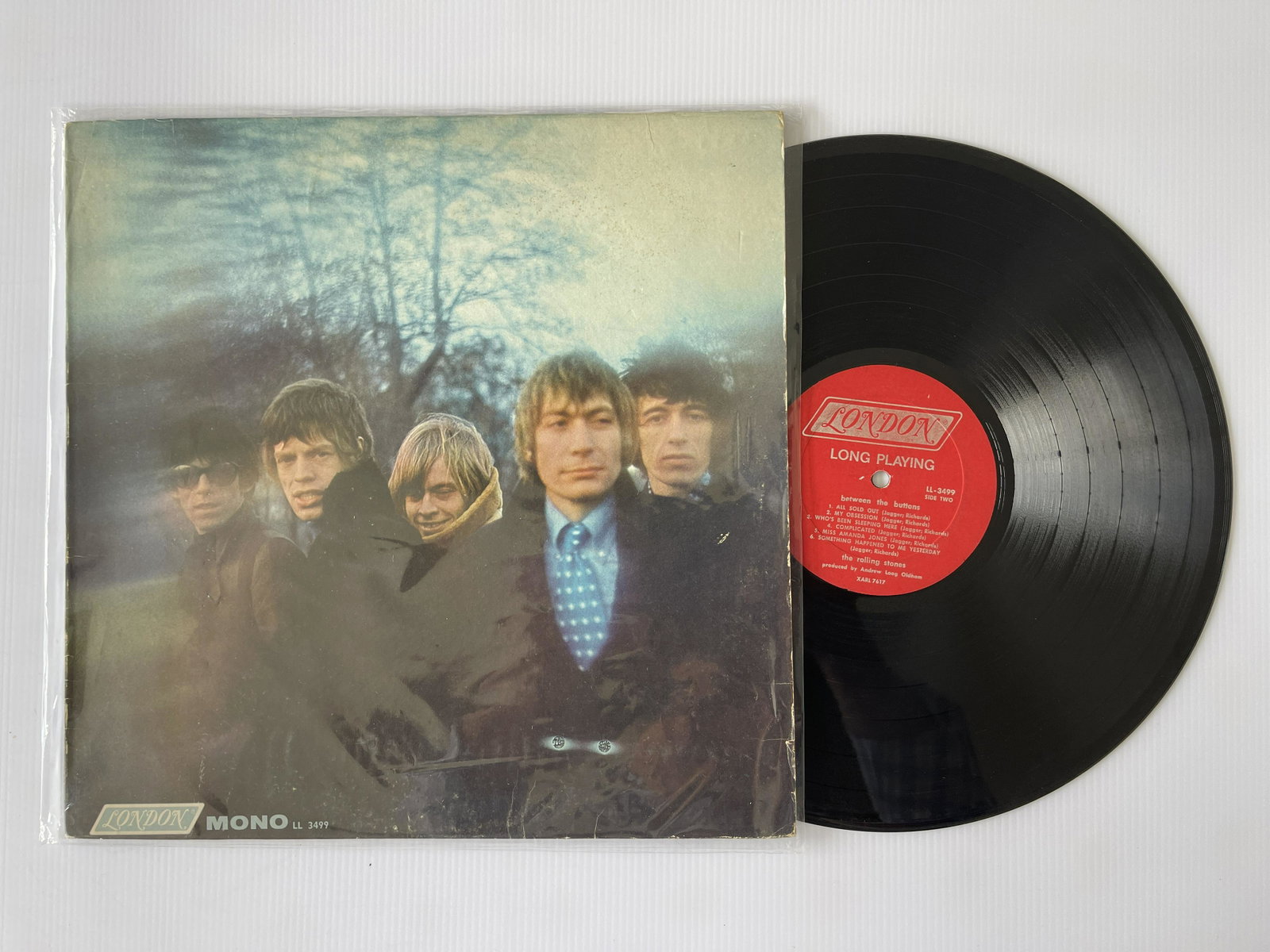 The Rolling Stones - Between The Buttons. RARE RED LABEL: The Rolling Stones - Between The Buttons. London Records - LL 3499, London Records - LL-3499Format:Vinyl, LP, Album, Mono RARE RED LABEL