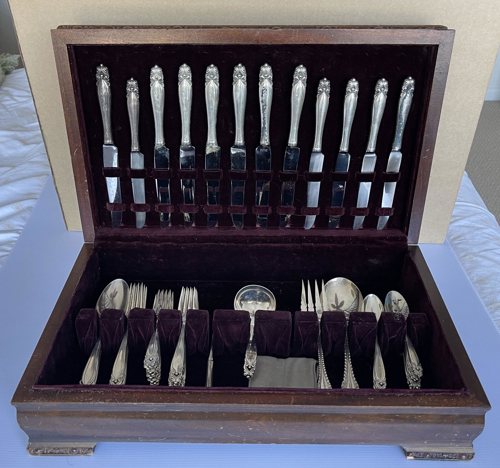 BOXED SET OF STERLING SILVERWARE FROM THE 1950s (1 of 9)