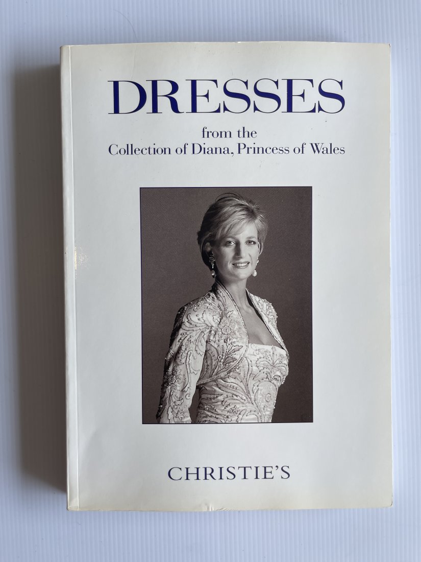 DRESSES FROM THE COLLECTION OF PRINCESS DIANA (1 of 4)