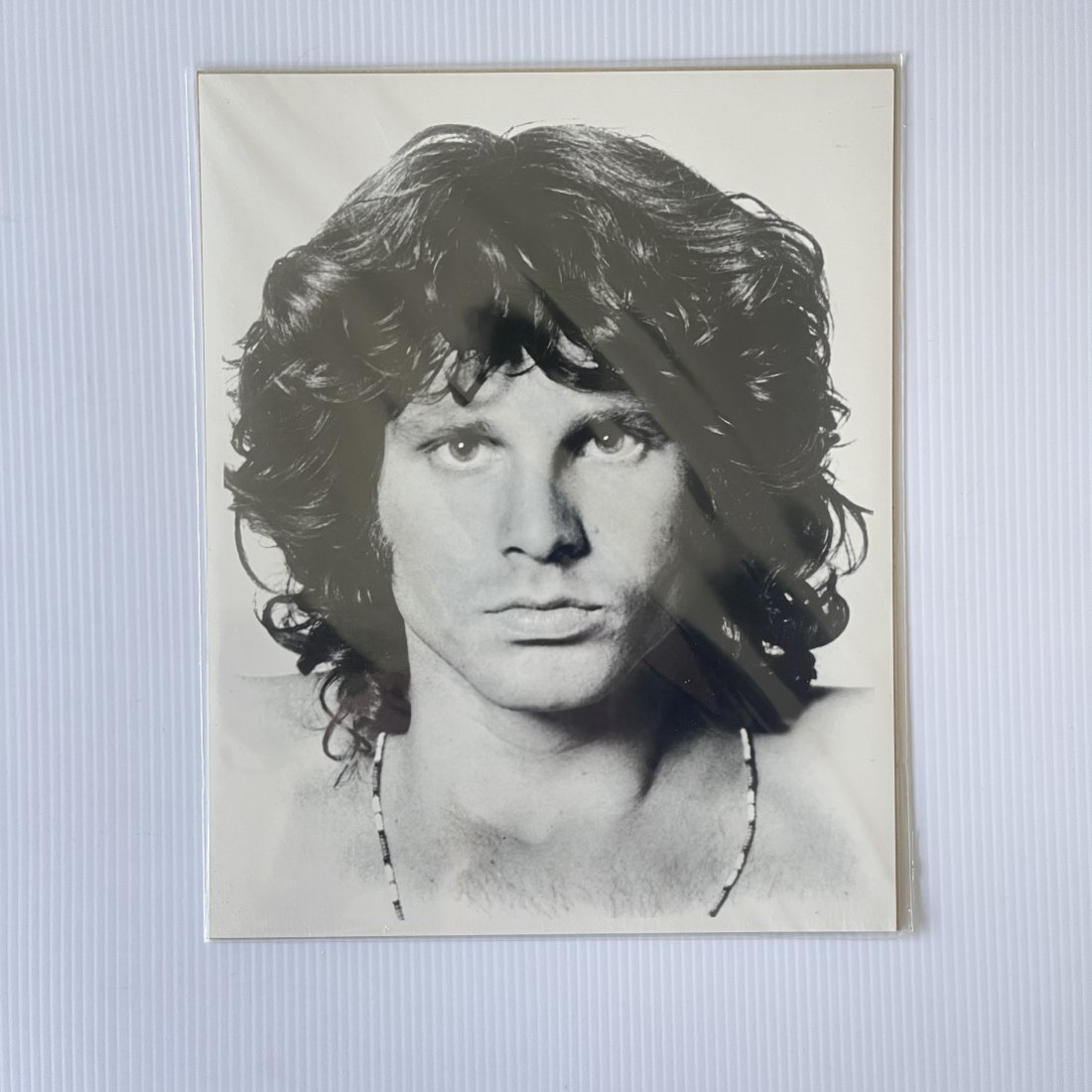 JIM MORRISON - DOORS - 8 X 10 PROMO HEAD SHOT: JIM MORRISON - DOORS - 8 X 10 PROMO HEAD SHOT. ICONIC SHOT FROM THE ALBUM COVER.
