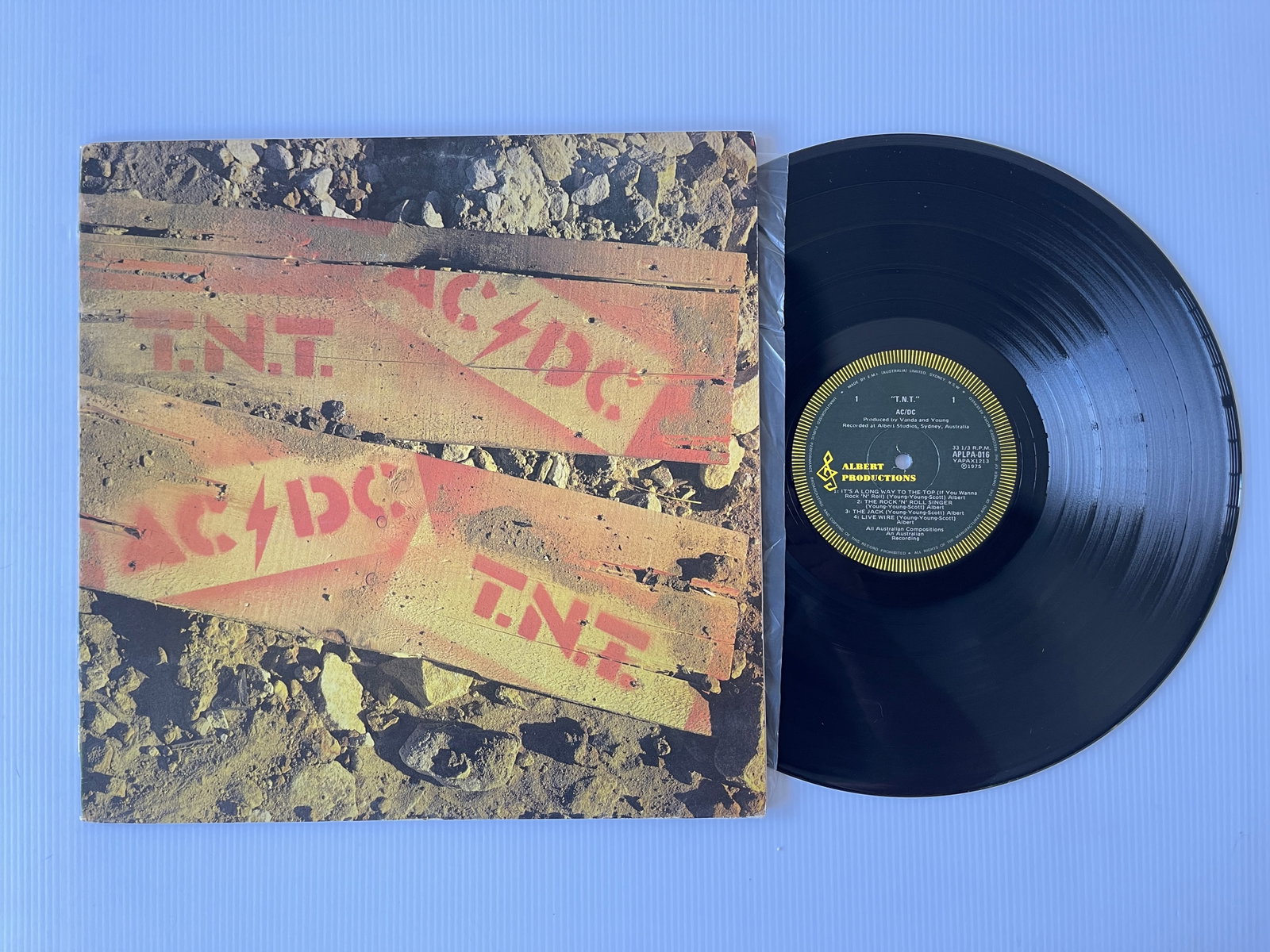 AC/DC - T.N.T. - RARE IMPORT: AC/DC - T.N.T. - RARE IMPORT Label: Albert Productions - APLPA 016 Format: Vinyl, LP, Album, Repress, Gatefold Sleeve Country: Australia Released: 1980 Genre: Rock Style: Hard Rock Black center labels