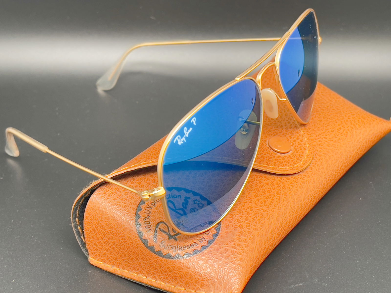 RAY BAN ORIGINAL SUNGLASSES (WITH CASE) (1 of 2)