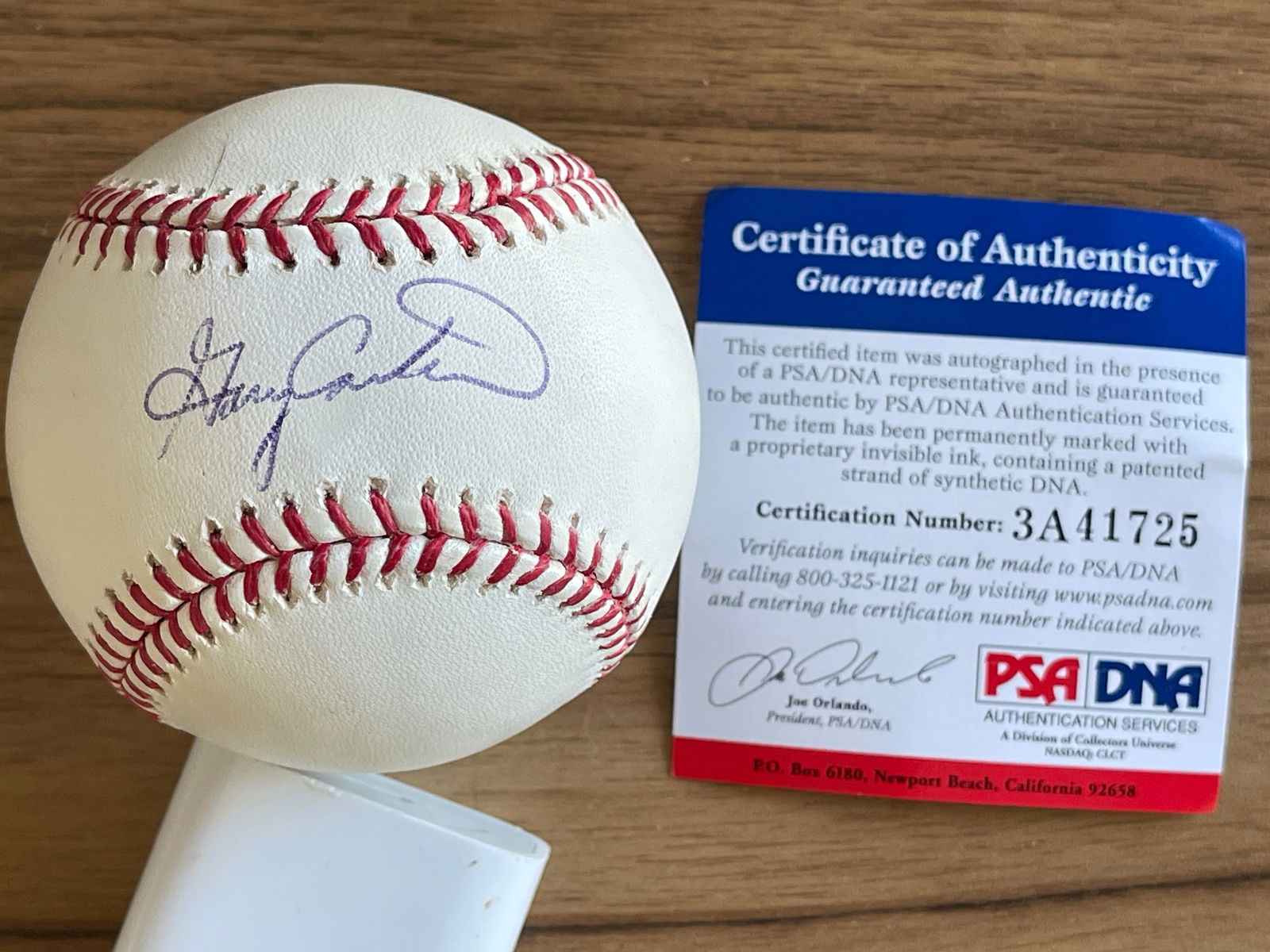Gary Carter HOF Expos Signed Baseball PSA/DNA MINT ! (1 of 4)