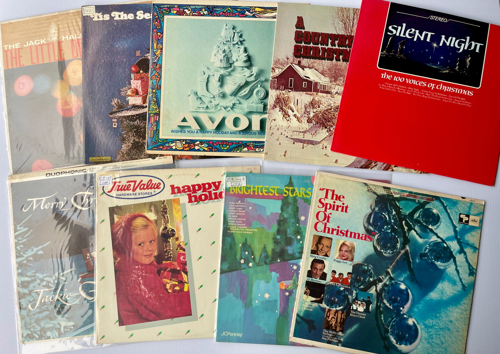 THE ULTIMATE CHRISTMAS COLLECTION WITH 9 ALBUMS & TRUE VALUE / AVON ITEMS: THE ULTIMATE CHRISTMAS COLLECTION WITH 9 ALBUMS & TRUE VALUE / AVON ITEMS