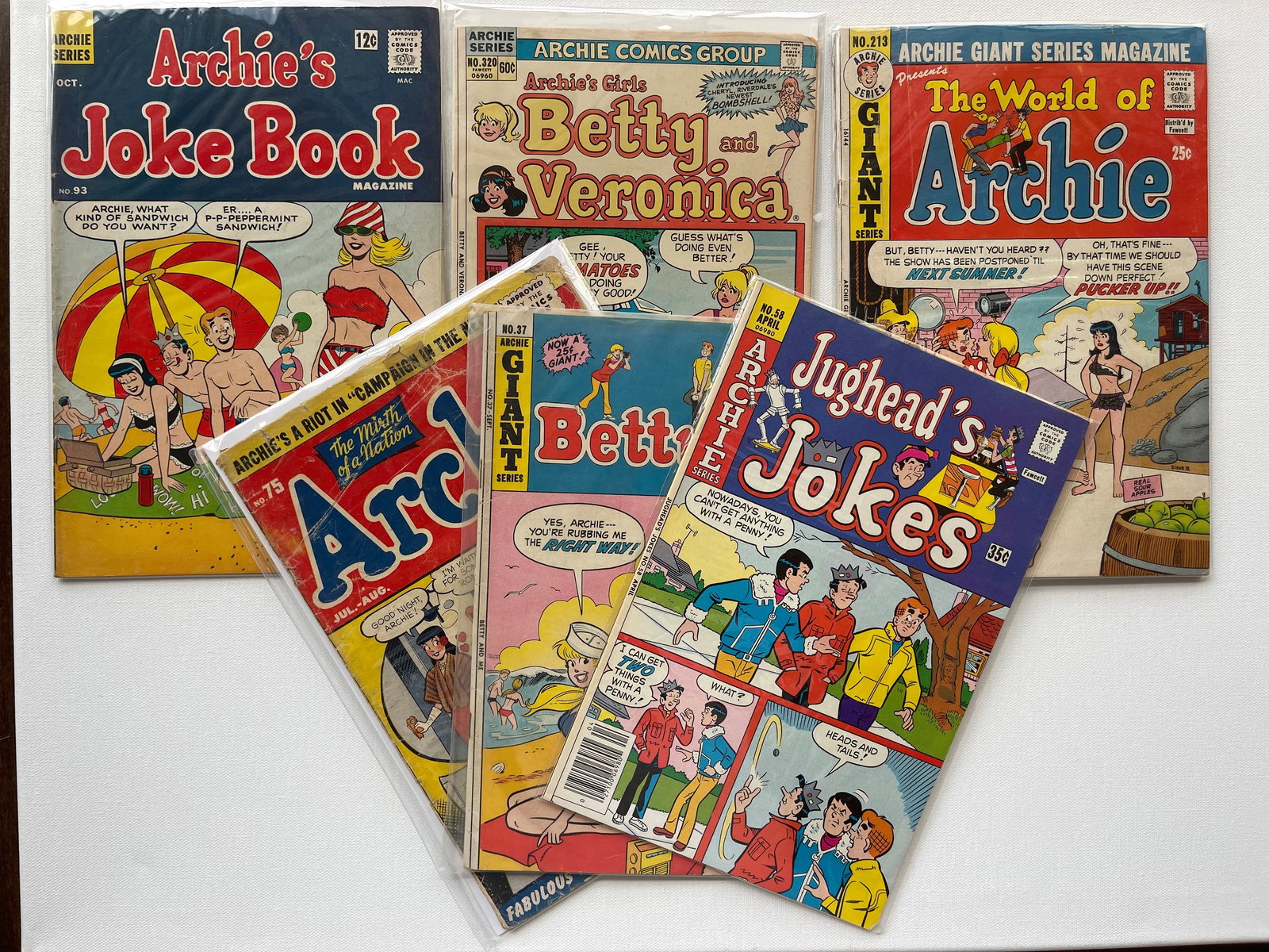 SET OF 6 VINTAGE ARCHIE COMICS (1 of 1)