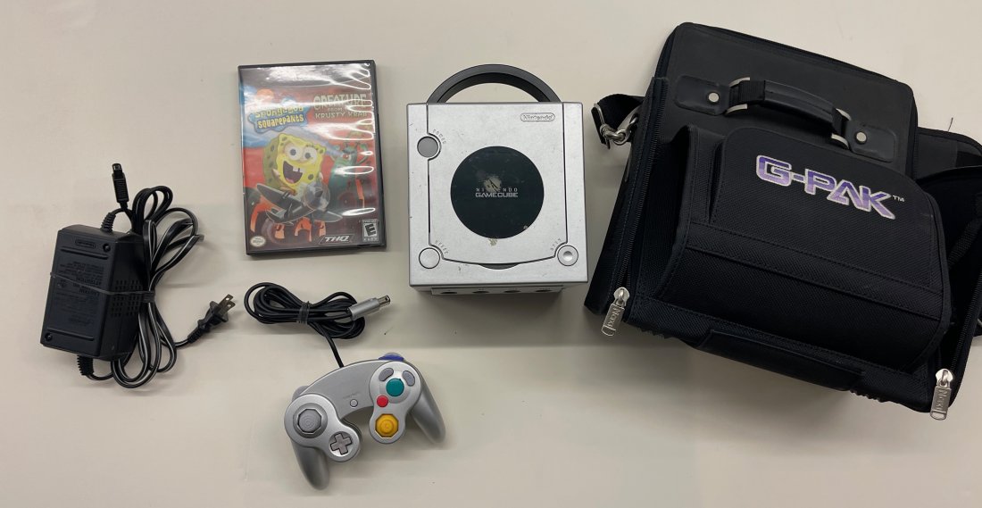 NINTENDO GAME CUBE SYSTEM WITH GAMES AND CASE (1 of 3)