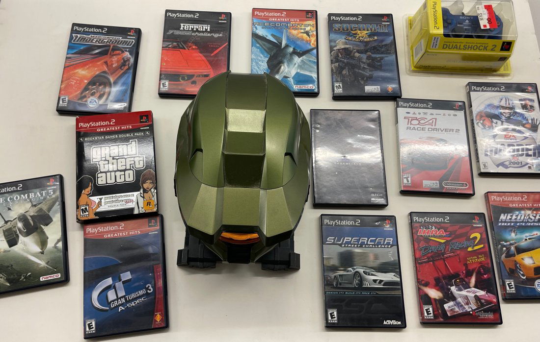 HALO 3 LEGENDARY EDITION HELMET AND PLAYSTATION 2 GAMES (1 of 6)