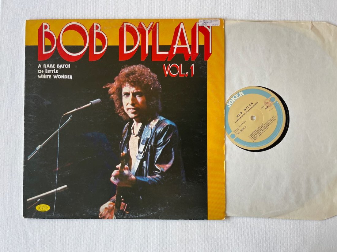 BOB DYLAN BOOTLEG #11 - VOL 1 ON JOKER LABEL: BOB DYLAN BOOTLEG #11 - VOL 1 ON JOKER LABEL. A RARE BATCH OF LITTLE WHITE WONDER. SM3 605.