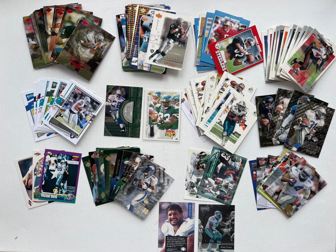 SET OF FOOTBALL CARDS WITH RARE ERROR CARD MARK TUINEI (1 of 4)