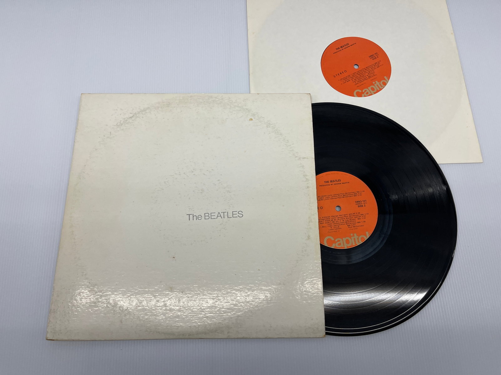 THE BEATLES WHITE ALBUM: THE BEATLES WHITE ALBUM. CAPITOL ORANGE LABELS. SWBO101.
