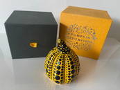 YAYOI KUSAMA SPOTTED PUMPKIN IN BOX